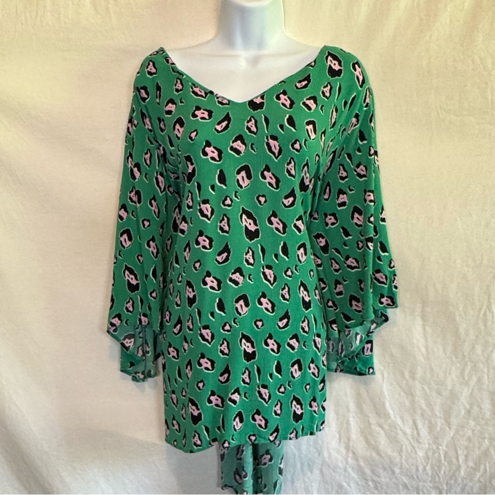 F-148 Andree by Unit PLUS SIZE 1X Green Pink & Black Animal Print Blouse